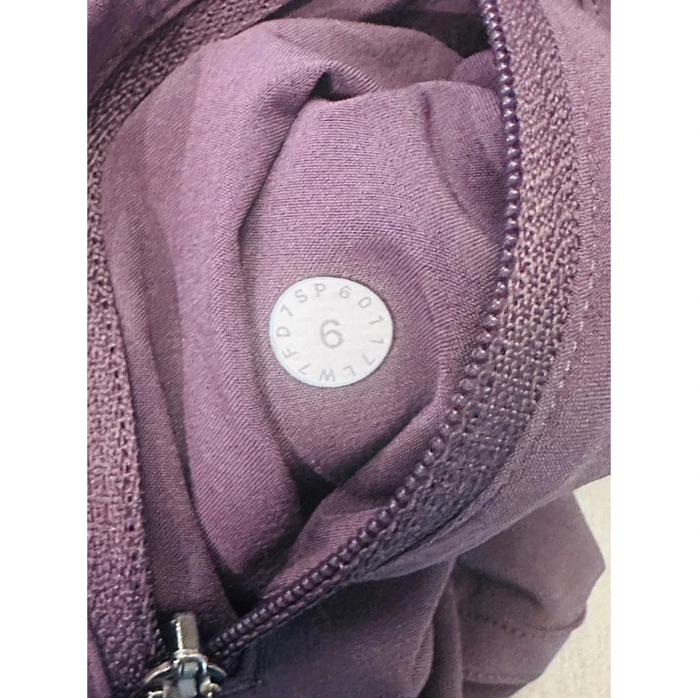 WB2 Lululemon Tracker Purple Running Shorts Women's 6 Elastic Waistband
